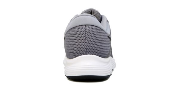 chaussure nike homme revolution